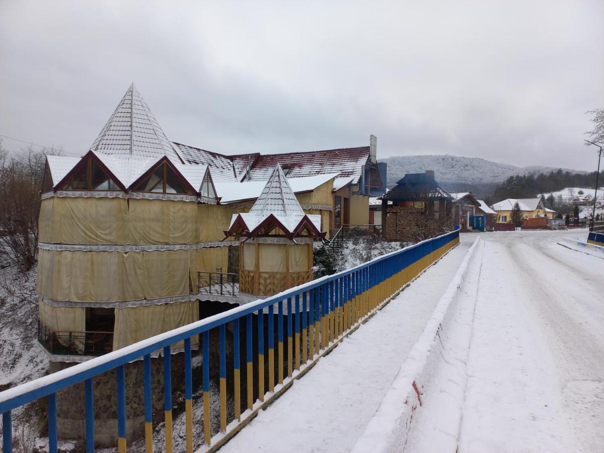 Садиба Федорчуків За Рікою1 Шешори Екстериор снимка